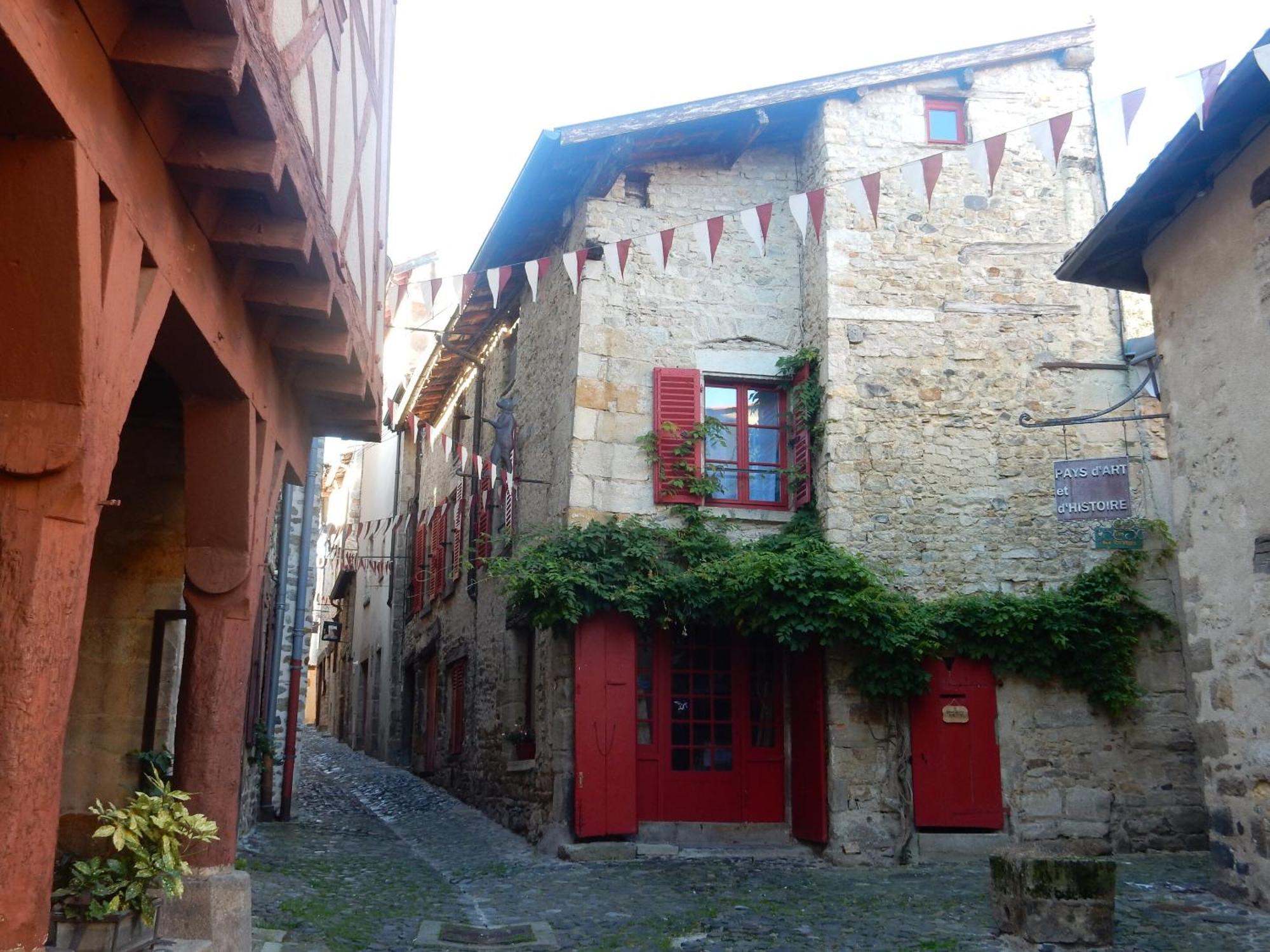 Appartamento Le Logis D'Hestia Billom Esterno foto